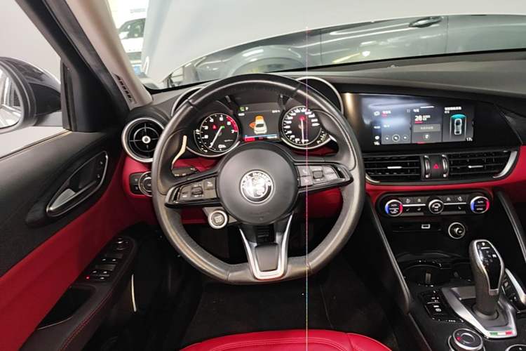 Used Alfa Romeo Giulia 2020 2.0T 280HP Luxury Edition Steering Wheel