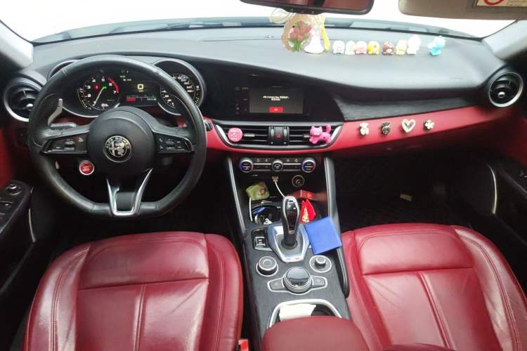 Used Alfa Romeo Giulia 2020 2.0T 280HP Luxury Edition Center Console