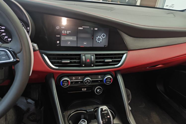 Used Alfa Romeo Giulia 2020 2.0T 280HP VIRTU Limited Edition Center Console