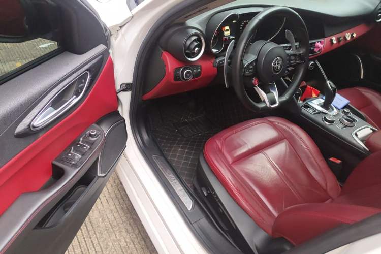 Used Alfa Romeo Giulia 2020 2.0T 280HP Luxury Edition Driver Seat