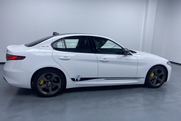 Used Alfa Romeo Giulia 2020 2.0T 280HP Midnight Phantom Limited Edition Exterior 1