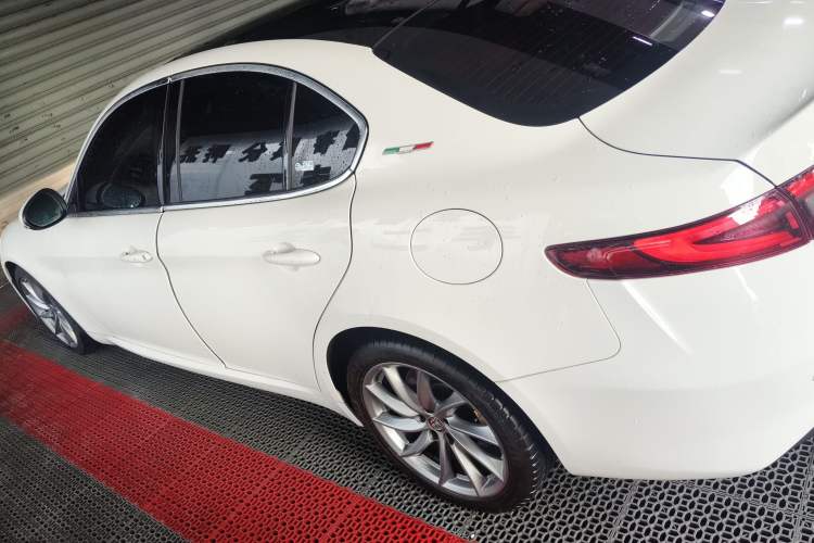 Used Alfa Romeo Giulia 2020 2.0T 280HP Luxury Edition Exterior 3
