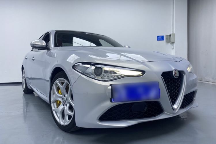 Used Alfa Romeo Giulia 2020 2.0T 280HP VIRTU Limited Edition Exterior 3
