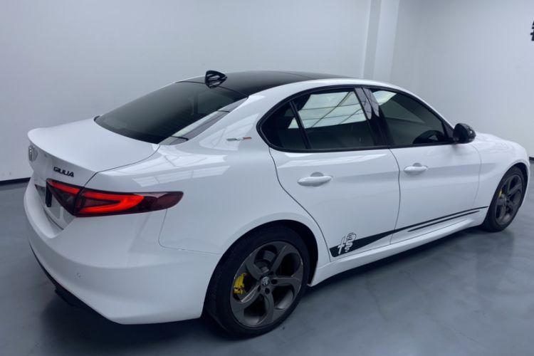 Used Alfa Romeo Giulia 2020 2.0T 280HP Midnight Phantom Limited Edition Exterior 4