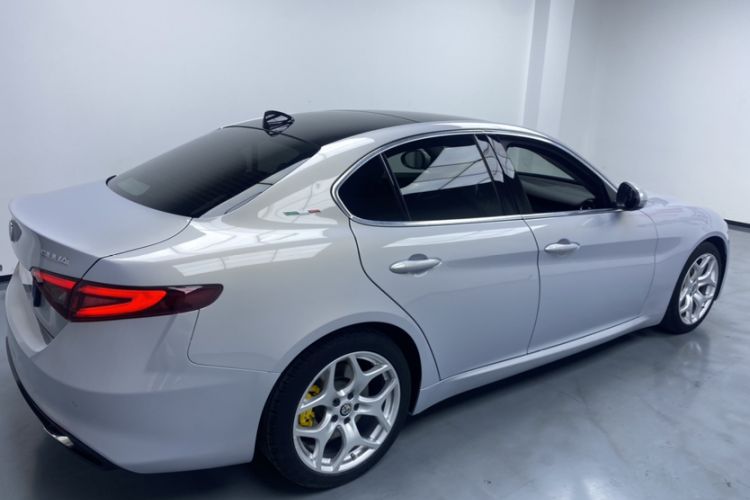 Used Alfa Romeo Giulia 2020 2.0T 280HP VIRTU Limited Edition Exterior 4