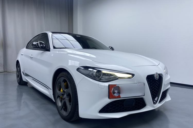 Used Alfa Romeo Giulia 2020 2.0T 280HP Midnight Phantom Limited Edition Exterior 5