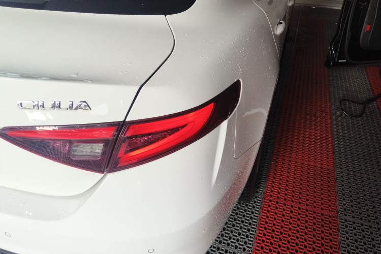 Used Alfa Romeo Giulia 2020 2.0T 280HP Luxury Edition Exterior 6