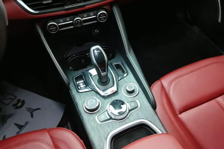 Used Alfa Romeo Giulia 2020 2.0T 280HP Midnight Phantom Limited Edition Gear Lever