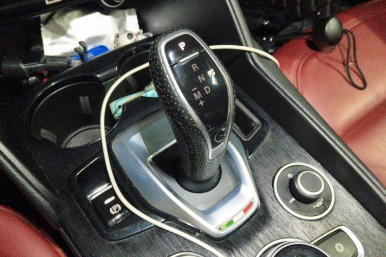 Used Alfa Romeo Giulia 2020 2.0T 280HP Midnight Phantom Limited Edition Gear Lever