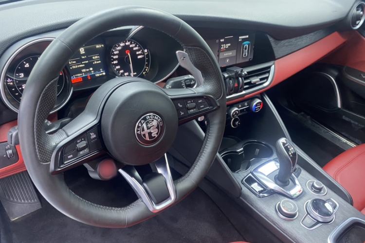 Used Alfa Romeo Giulia 2020 2.0T 280HP Midnight Phantom Limited Edition Interior 1