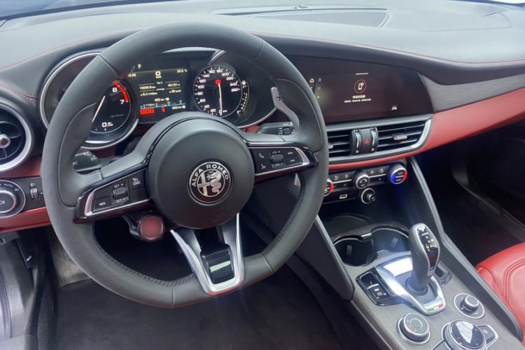 Used Alfa Romeo Giulia 2020 2.0T 280HP VIRTU Limited Edition Interior 1