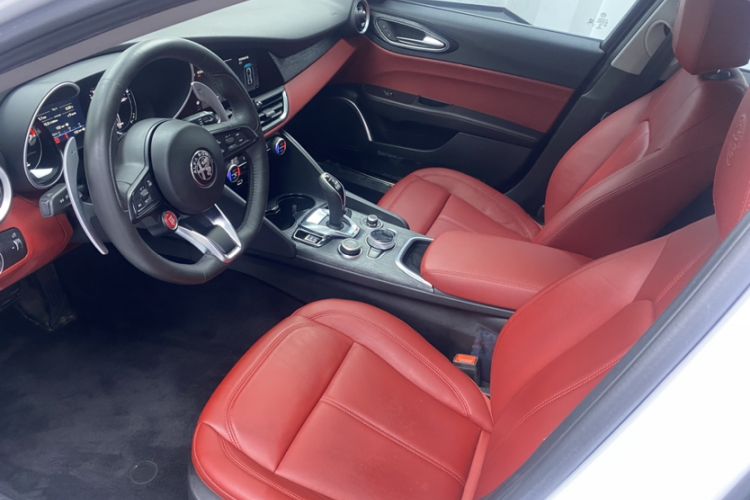 Used Alfa Romeo Giulia 2020 2.0T 280HP Midnight Phantom Limited Edition Interior 3