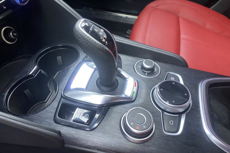 Used Alfa Romeo Giulia 2020 2.0T 280HP Midnight Phantom Limited Edition Interior 4