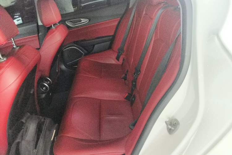 Used Alfa Romeo Giulia 2020 2.0T 280HP Luxury Edition Interior 4