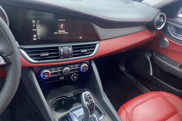 Used Alfa Romeo Giulia 2020 2.0T 280HP VIRTU Limited Edition Interior 5
