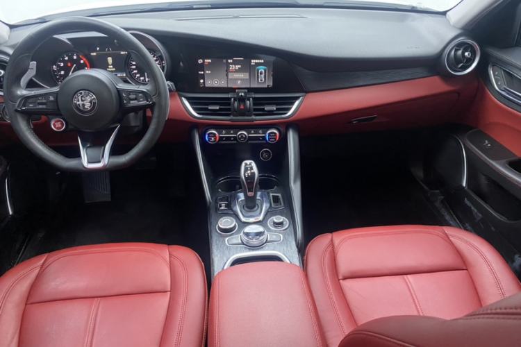 Used Alfa Romeo Giulia 2020 2.0T 280HP Midnight Phantom Limited Edition Interior 6