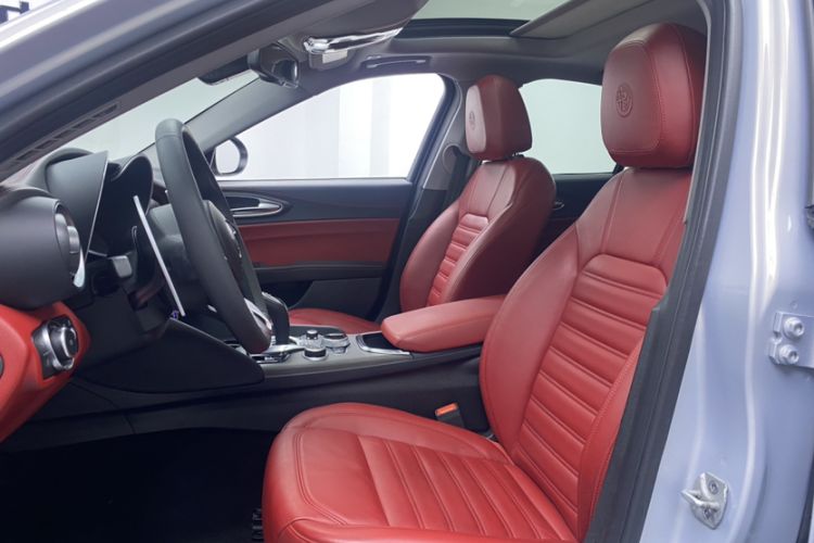 Used Alfa Romeo Giulia 2020 2.0T 280HP VIRTU Limited Edition Interior 6