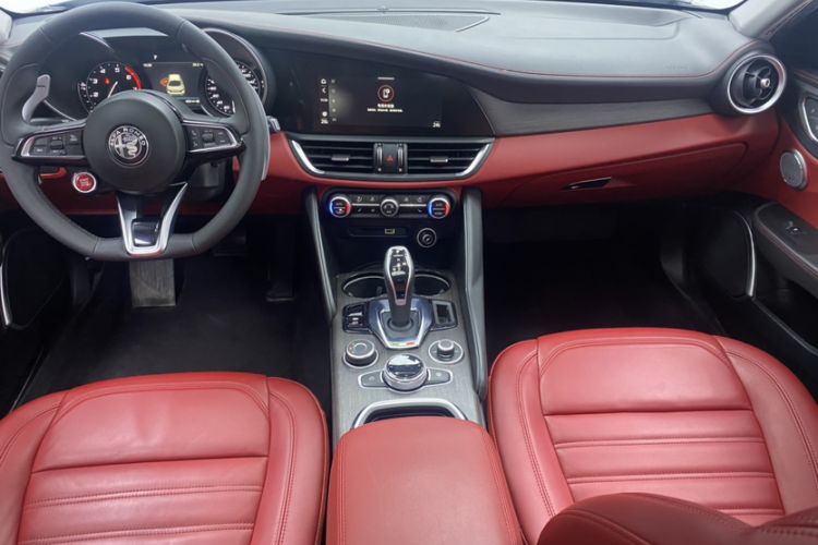 Used Alfa Romeo Giulia 2020 2.0T 280HP VIRTU Limited Edition Interior 7