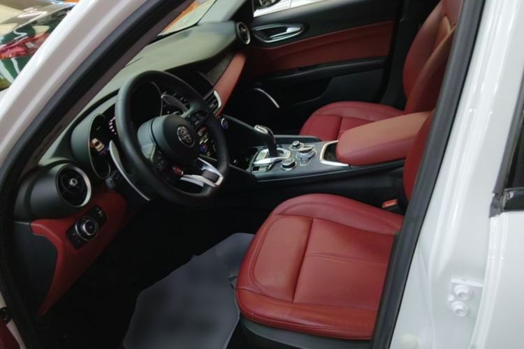 Used Alfa Romeo Giulia 2020 2.0T 280HP Midnight Phantom Limited Edition Left Front Seat