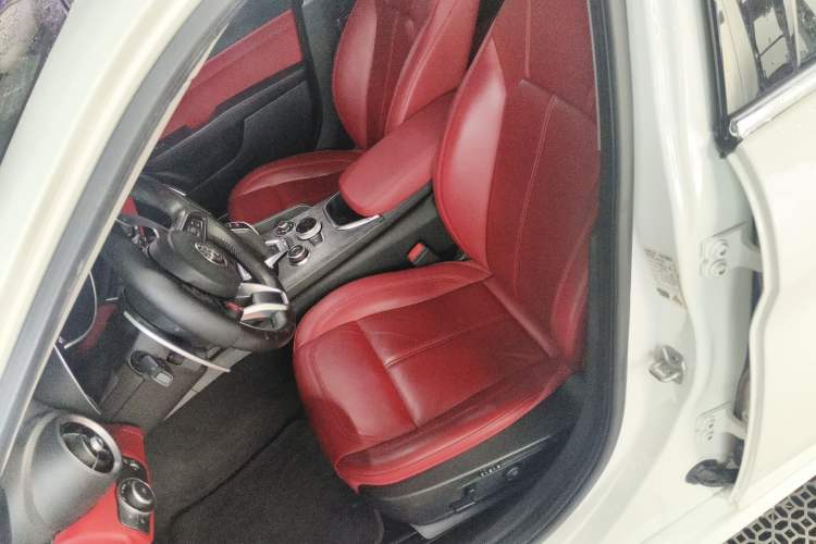 Used Alfa Romeo Giulia 2020 2.0T 280HP Luxury Edition Left Front Seat