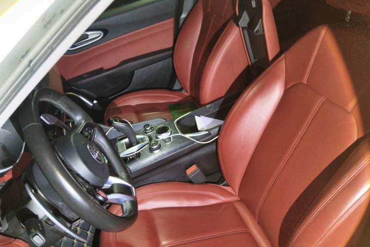 Used Alfa Romeo Giulia 2020 2.0T 280HP Midnight Phantom Limited Edition Left Front Seat