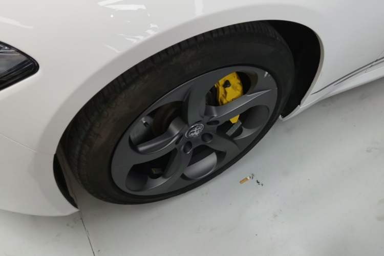Used Alfa Romeo Giulia 2020 2.0T 280HP Midnight Phantom Limited Edition Left Front Wheel Hub