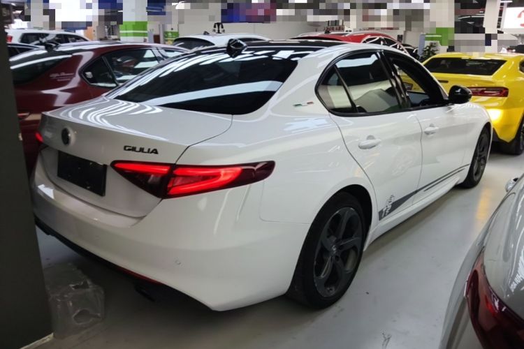 Used Alfa Romeo Giulia 2020 2.0T 280HP Midnight Phantom Limited Edition Rear Right 45 Deg