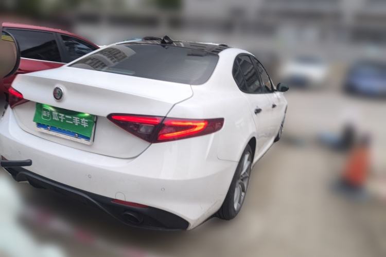 Used Alfa Romeo Giulia 2020 2.0T 280HP Luxury Edition Rear Right 45 Deg