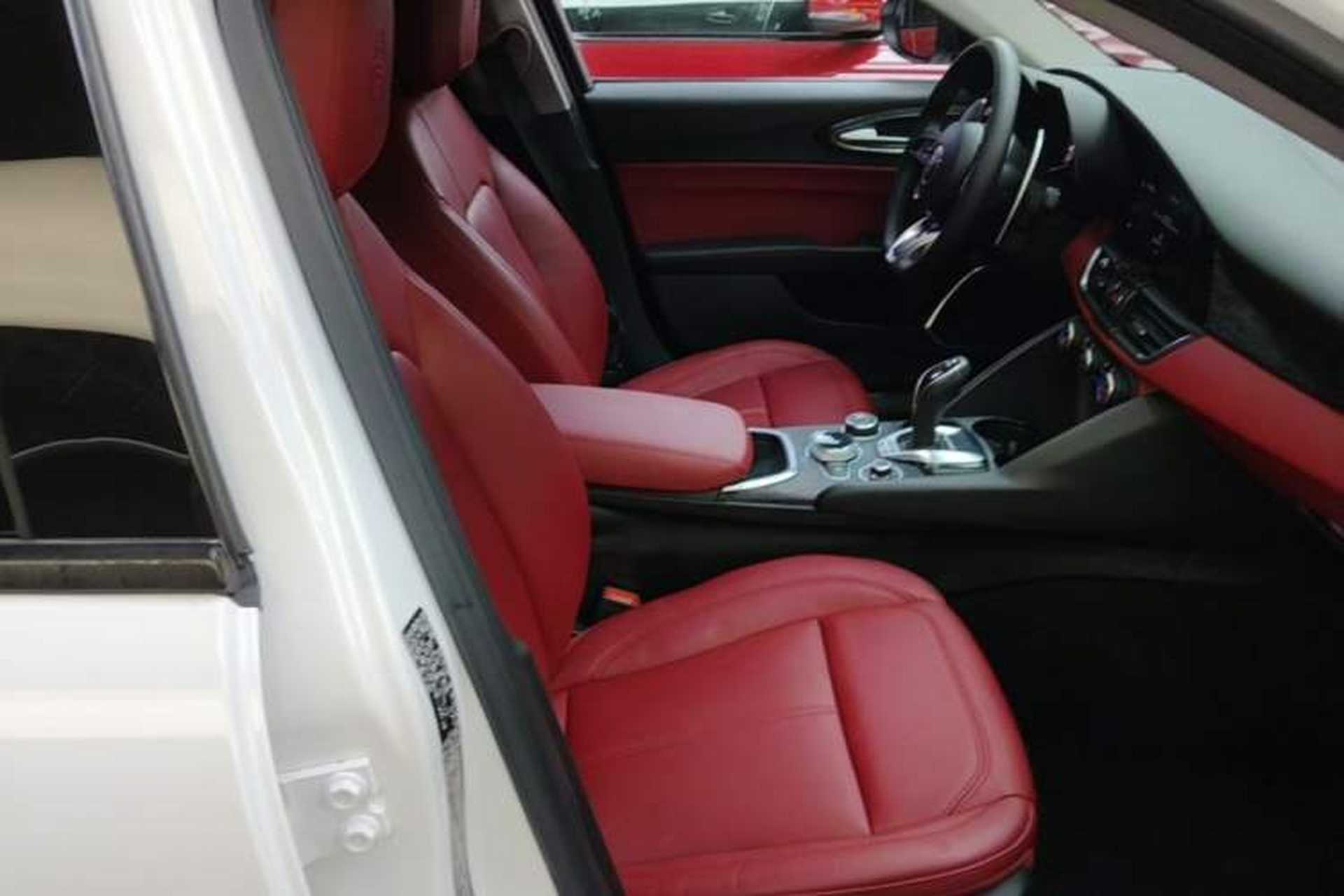 Used Alfa Romeo Giulia 2020 2.0T 280HP Midnight Phantom Limited Edition Right Front Seat
