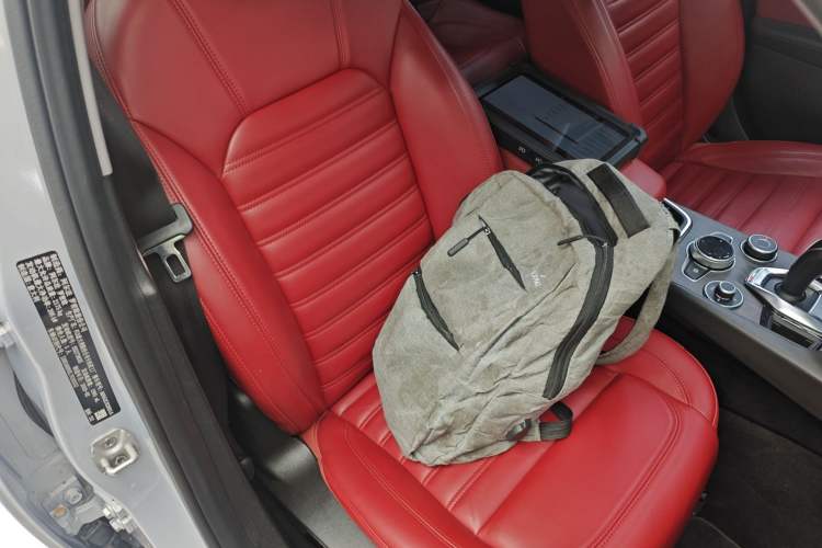 Used Alfa Romeo Giulia 2020 2.0T 280HP VIRTU Limited Edition Right Front Seat