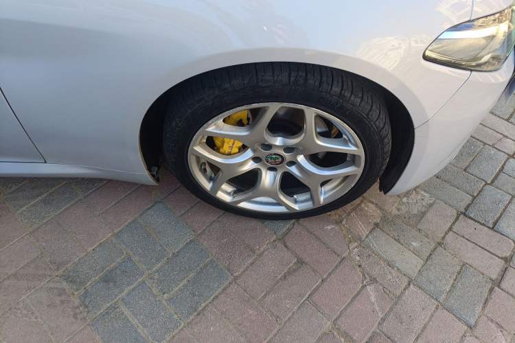 Used Alfa Romeo Giulia 2020 2.0T 280HP VIRTU Limited Edition Right Front Wheel Hub