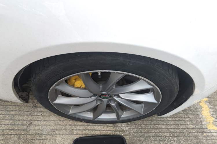 Used Alfa Romeo Giulia 2020 2.0T 280HP Luxury Edition Right Front Wheel Hub