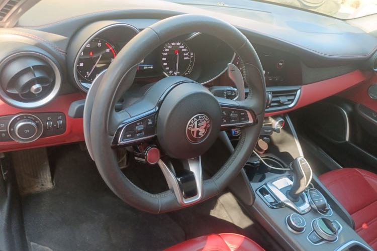 Used Alfa Romeo Giulia 2020 2.0T 280HP VIRTU Limited Edition Steering Wheel