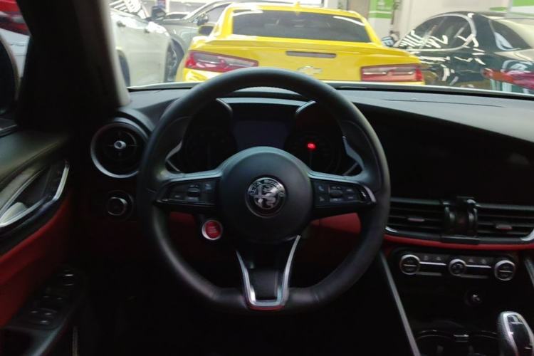 Used Alfa Romeo Giulia 2020 2.0T 280HP Midnight Phantom Limited Edition Steering Wheel