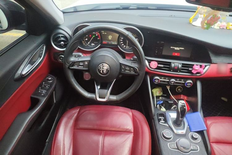 Used Alfa Romeo Giulia 2020 2.0T 280HP Luxury Edition Steering Wheel