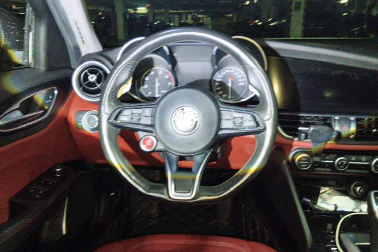 Used Alfa Romeo Giulia 2020 2.0T 280HP Midnight Phantom Limited Edition Steering Wheel