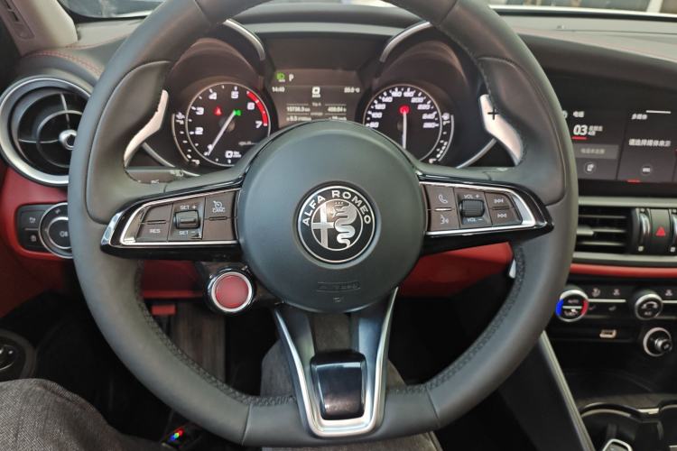Used Alfa Romeo Giulia 2020 2.0T 280HP VIRTU Limited Edition Steering Wheel