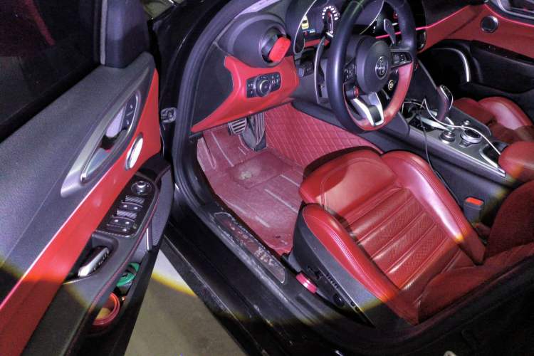 Used Alfa Romeo Giulia 2021 2.0T 280HP Luxury Sport Edition Driver Seat