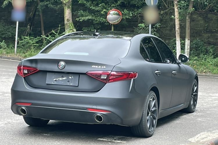 Used Alfa Romeo Giulia 2021 2.0T 280HP Luxury Edition Exterior 1