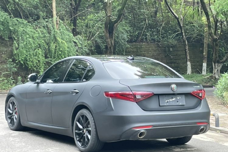 Used Alfa Romeo Giulia 2021 2.0T 280HP Luxury Edition Exterior 4