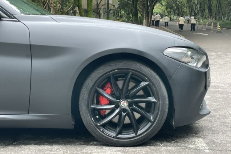 Used Alfa Romeo Giulia 2021 2.0T 280HP Luxury Edition Exterior 5