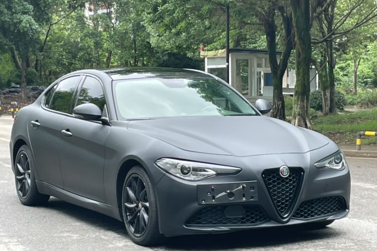 Used Alfa Romeo Giulia 2021 2.0T 280HP Luxury Edition Exterior 6