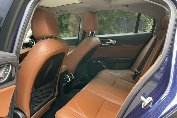 Used Alfa Romeo Giulia 2021 2.0T 280HP Luxury Edition Interior 3
