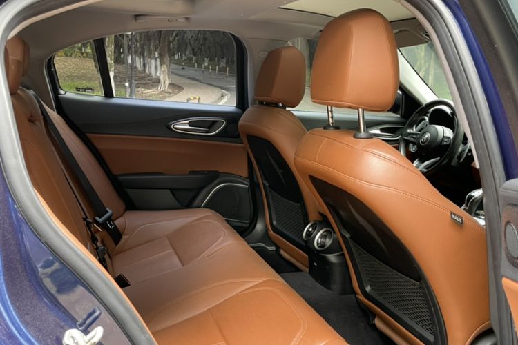 Used Alfa Romeo Giulia 2021 2.0T 280HP Luxury Edition Interior 4