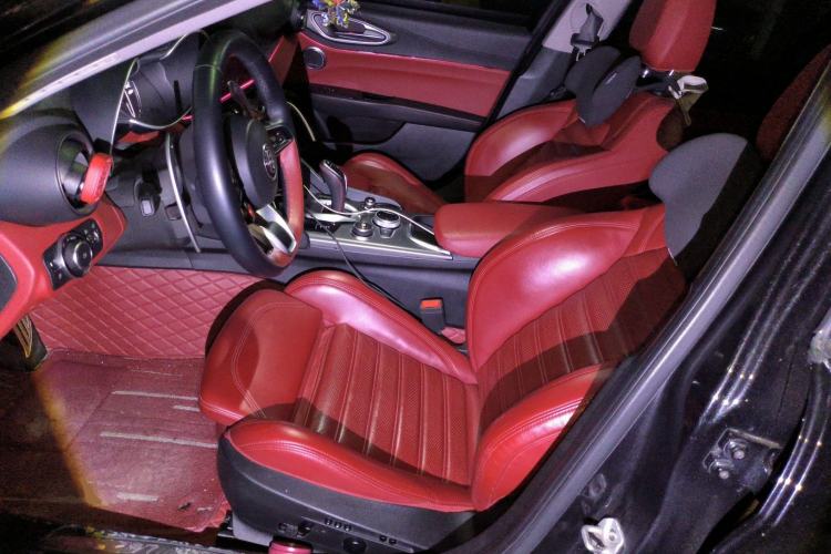 Used Alfa Romeo Giulia 2021 2.0T 280HP Luxury Sport Edition Left Front Seat