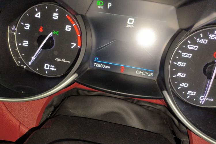 Used Alfa Romeo Giulia 2021 2.0T 280HP Luxury Sport Edition Odometer Close Up