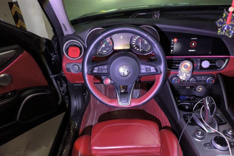 Used Alfa Romeo Giulia 2021 2.0T 280HP Luxury Sport Edition Steering Wheel