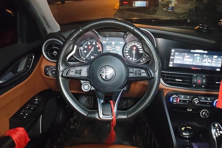 Used Alfa Romeo Giulia 2021 2.0T 280HP Luxury Edition Steering Wheel