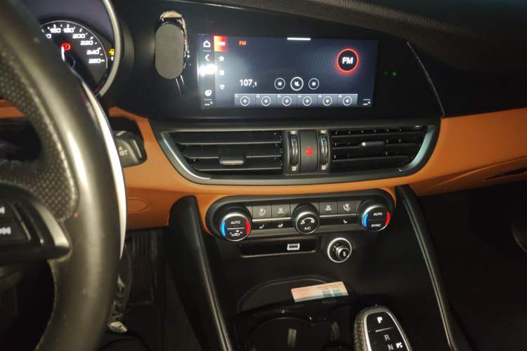 Used Alfa Romeo Giulia 2021 2.0T 280HP Luxury Edition Audio And AC Panel