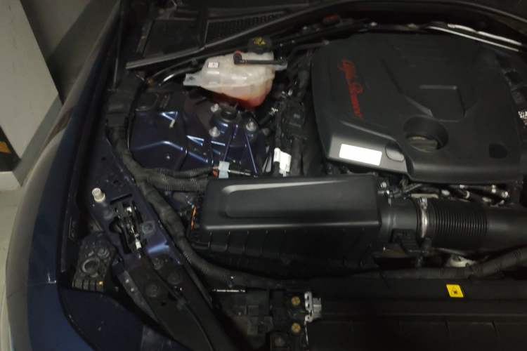 Used Alfa Romeo Giulia 2021 2.0T 280HP Luxury Edition Engine Bay Right